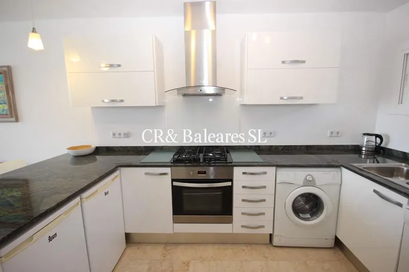 Lovely beachfront apartment with stunning sea views — photo 4