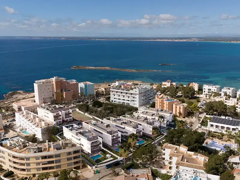 These luxurious 2- and 3-bedroom apartments and penthouses guarantee the best living experience. The complex of the 1st phase of construction — photo 12