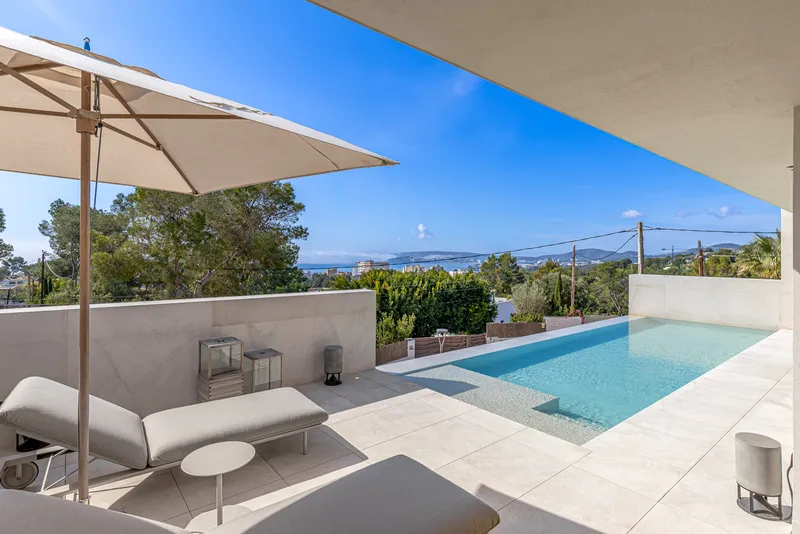 Villa in Portals Nous - Property with sea views and pool — photo 1