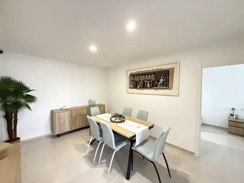 Magnífica planta baja completamente reformada, situada a tan solo 300 metros del mar, en una ubicación ideal para disfrutar de la tranquilid — photo 1