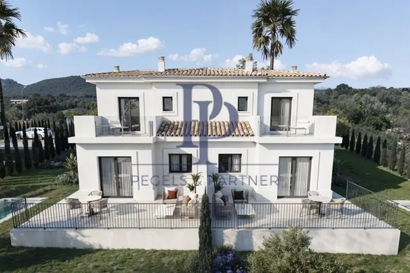 Newly built villas and semi-detached houses near the beach with pools, cinema, wellness and fitness area and bar — photo 5