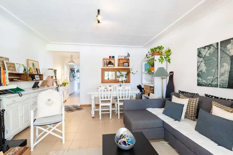 In one of the most sought-after locations in southwest Mallorca, right on the main avenue of El Toro, this bright home is located — photo 4