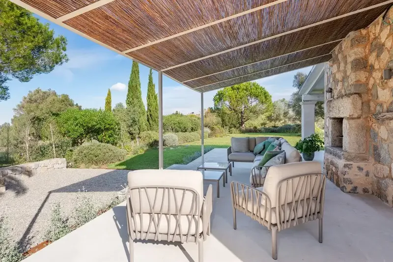 This outstanding property is located in an ideal location between Pollença and Alcúdia, just eight minutes by car from the charming old town — photo 6