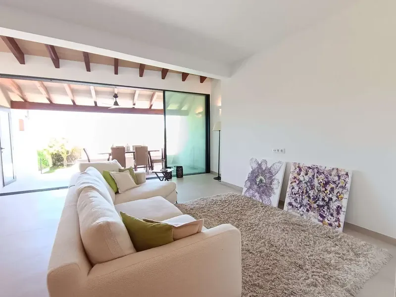 This high-quality property features state-of-the-art technology, exclusive features and a fantastic location with views — photo 5