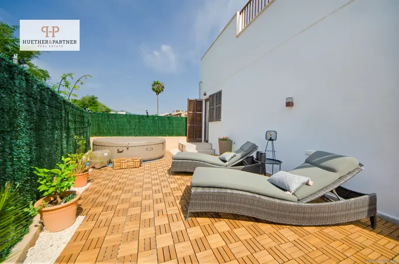 Attractive semi-detached house consists of two separate, individually designed halves sold together — photo 5