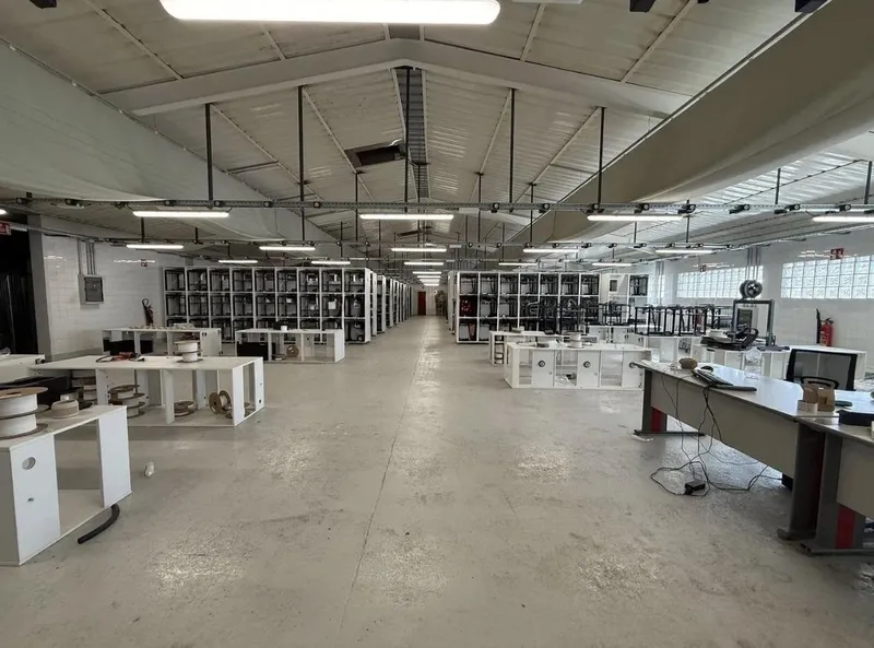 Industrial warehouse — photo 1