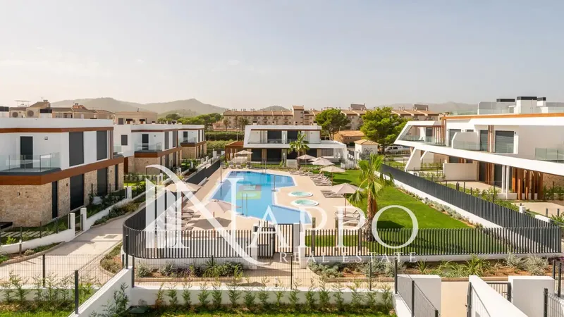 Nappo Real Estate tiene el placer de presentaros este exclusivo chalet adosado de obra nueva con jardín y terrazas privadas, ubicado a tan s — photo 2