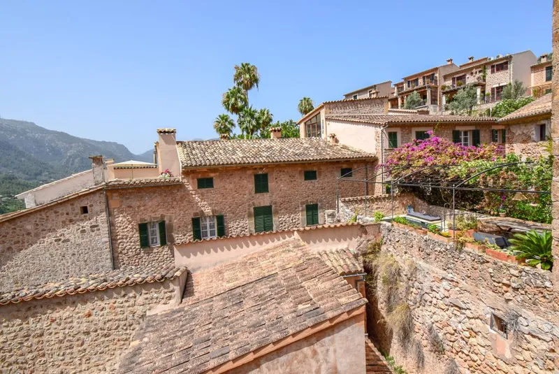 Large Town house with patio in Fornalutx — photo 1