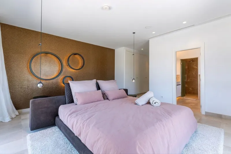Contemporary five-bedroom sea-view villa for sale in Santa Ponsa — photo 4
