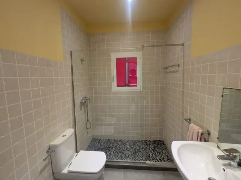 Casa de 170 m² en amplia parcela de 1.417 m². Se trata de una vivienda con dos amplios porches orientados a este y sur. Zona exterior con ve — photo 11