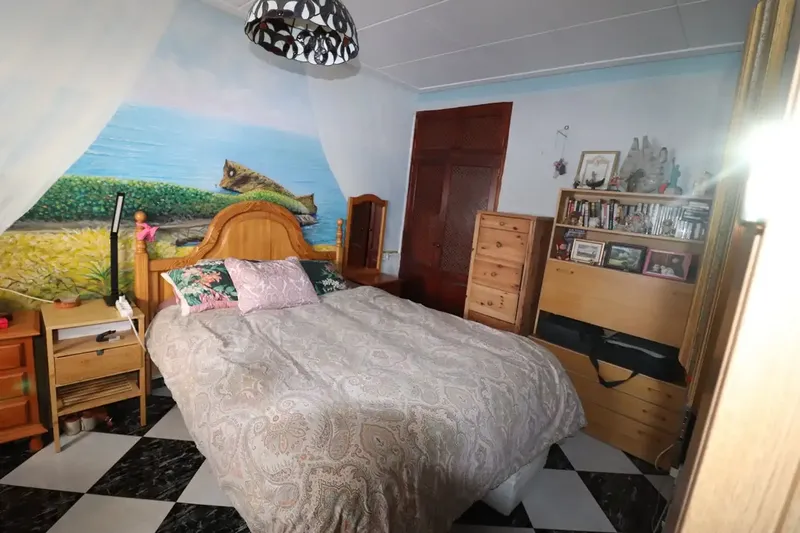Grandiose penthouse with open ceiling, corner unit, lots of light in excellent quiet residential area and in good condition, this property is — photo 6