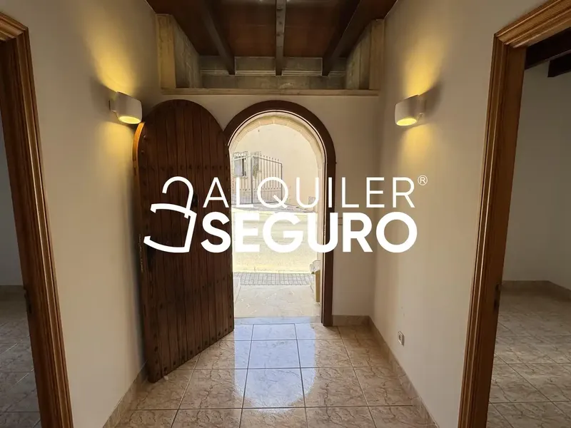 Spectacular ground floor for rent! — photo 1