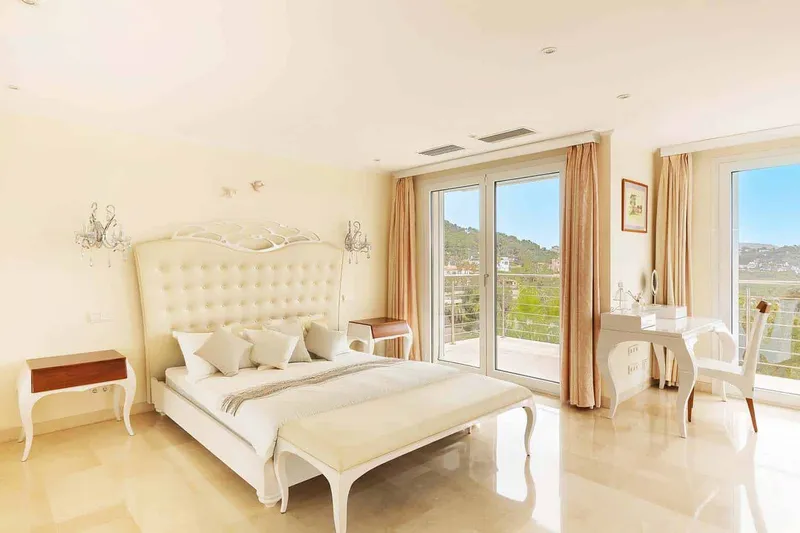 Mediterranean villa with sensational sea views — photo 10