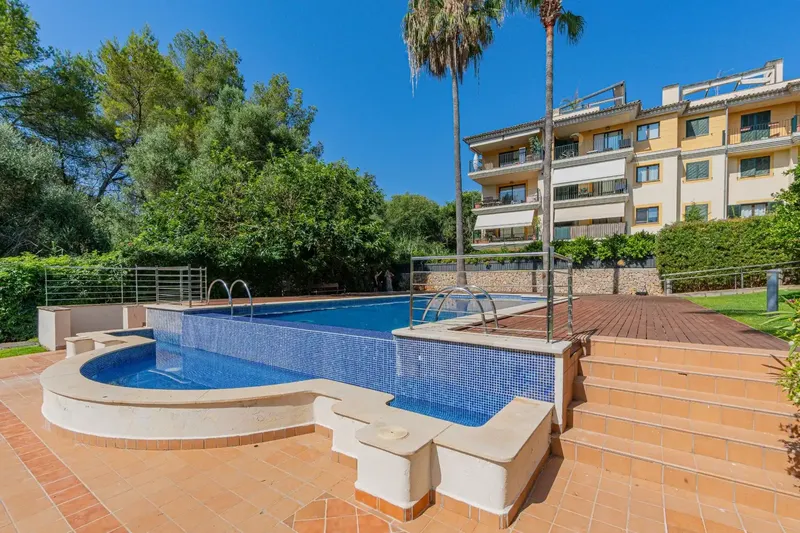 Discover this elegant ground floor with south-facing garden, with views of Bellver forest and located in one of the best areas of Sa T — photo 8