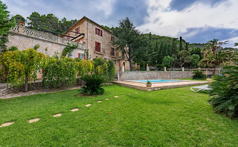 Manor house with swimming pool and breathtaking sea views — photo 6