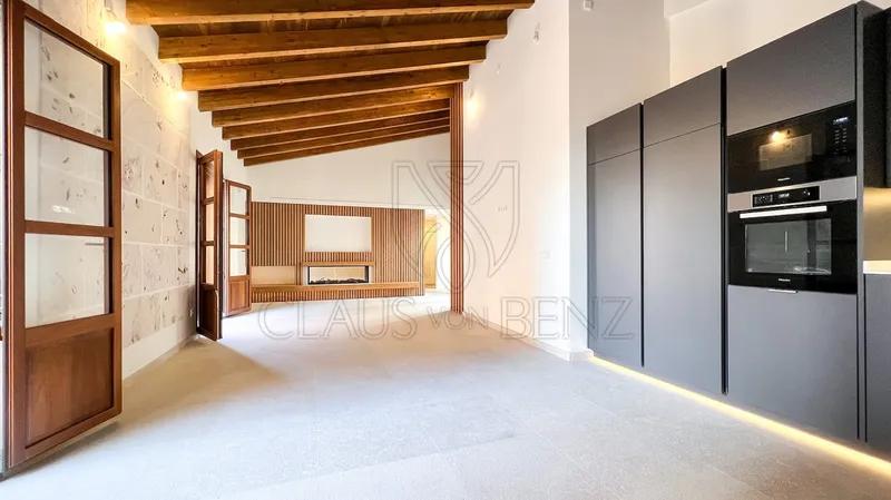 Elegant luxury penthouse in the best central old town location in Palma de Mallorca — photo 8
