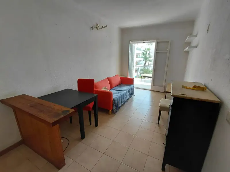 Nice apartment with terrace in Palma, Can Pastilla area, very close to the airport. Living room, 1 bedroom, 1 bathroom, terrace. Fully furnished — photo 3