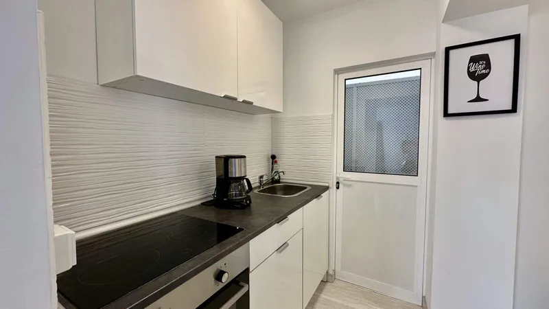 75m² apartment with 4 rooms, balcony and sea view for sale — photo 8