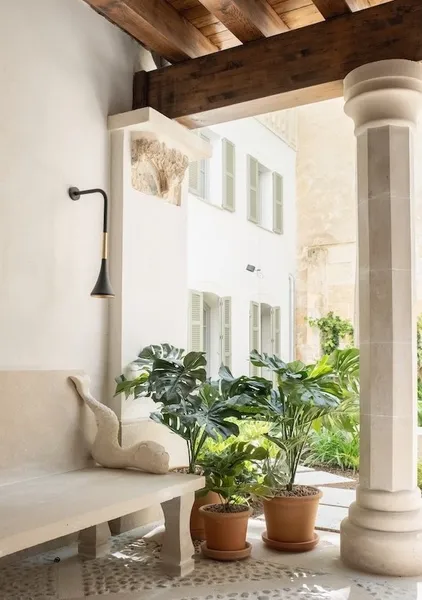 Chic renovated apartment for sale in historic Palau Peña, Palma Old Town, Mallorca — photo 3