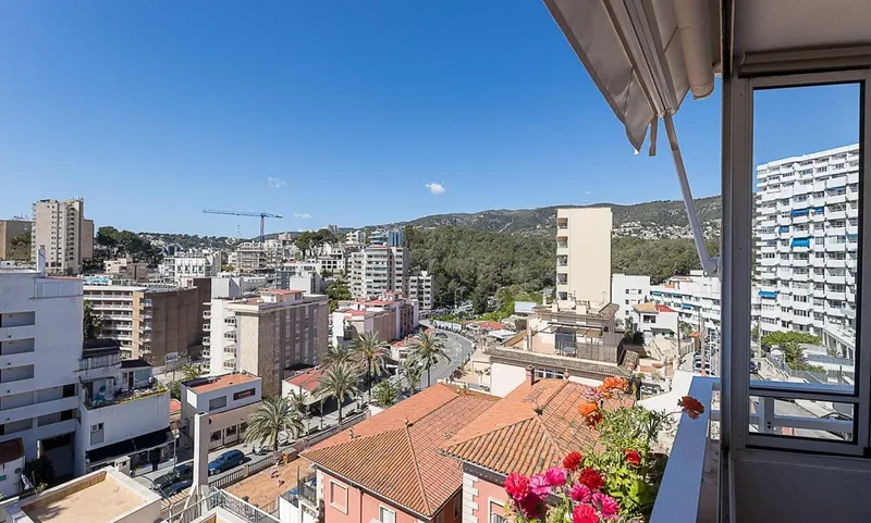Apartment with parking and storage room in Cala Major — photo 3