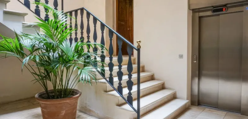 Attic apartment for rent next to Palma Cathedral in stately building — photo 3