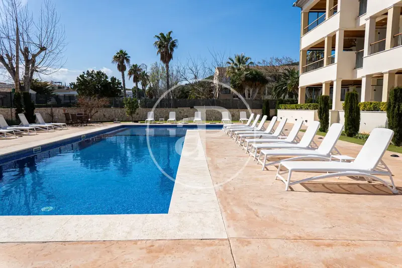 Piso con terraza en alquiler en Carrer de la Llimonera — photo 1