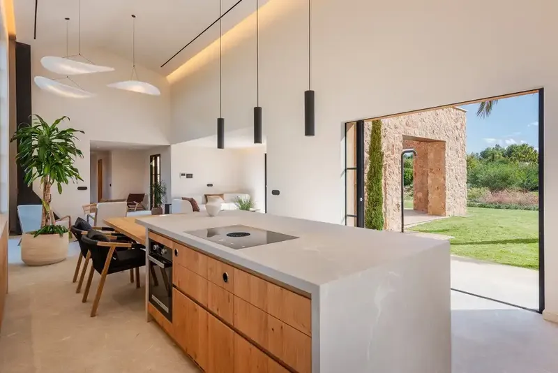 This magnificent newly built rural villa is for sale in Santa María del Camí. Situated in the picturesque countryside, it is — photo 12