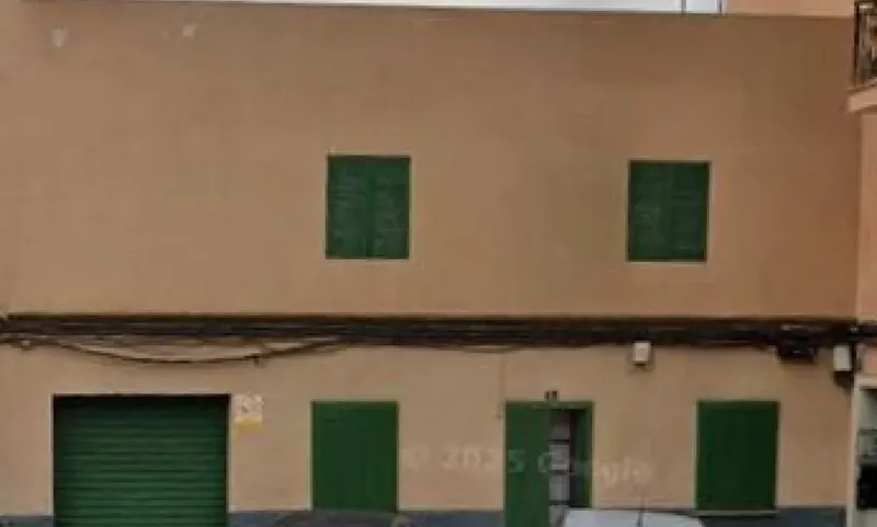 Ground floor with large 100 m² patio and storage room — photo 1