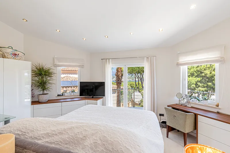 Villa in Santa Ponsa - Extremely high-quality renovated property with guest apartment — photo 9