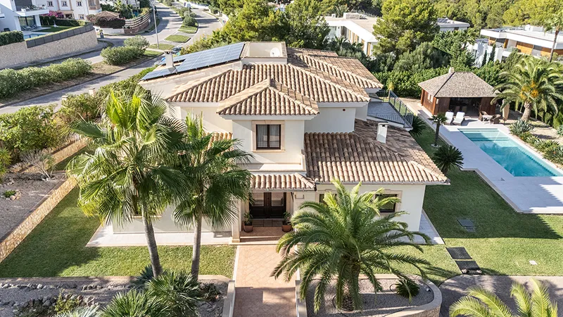 Elegant luxury villa in an exclusive location in Nova Santa Ponsa Mas — photo 1