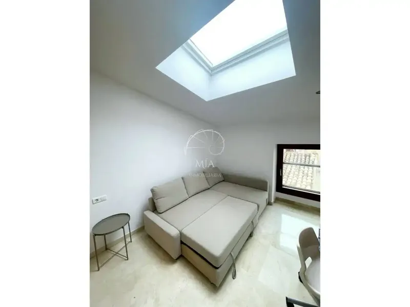 Mía inmobiliaria te presenta este exquisito ático, en alquiler, situado en el centro histórico de Palma, a solo unos pasos de Plaza de Cort. — photo 12
