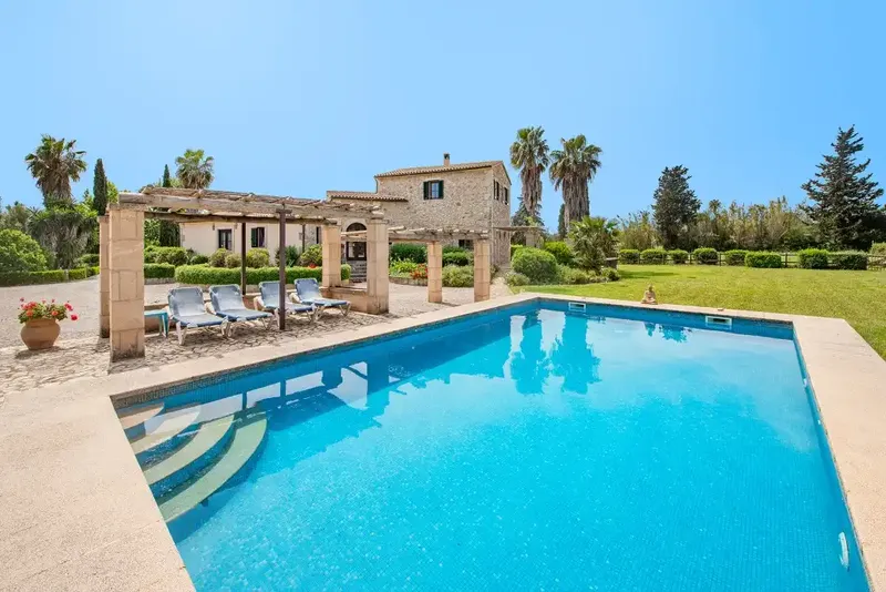 This attractive finca occupies a large plot of about 8,000m2 and is offered for sale in a quiet area of Moscari. It has a guest apartment — photo 4