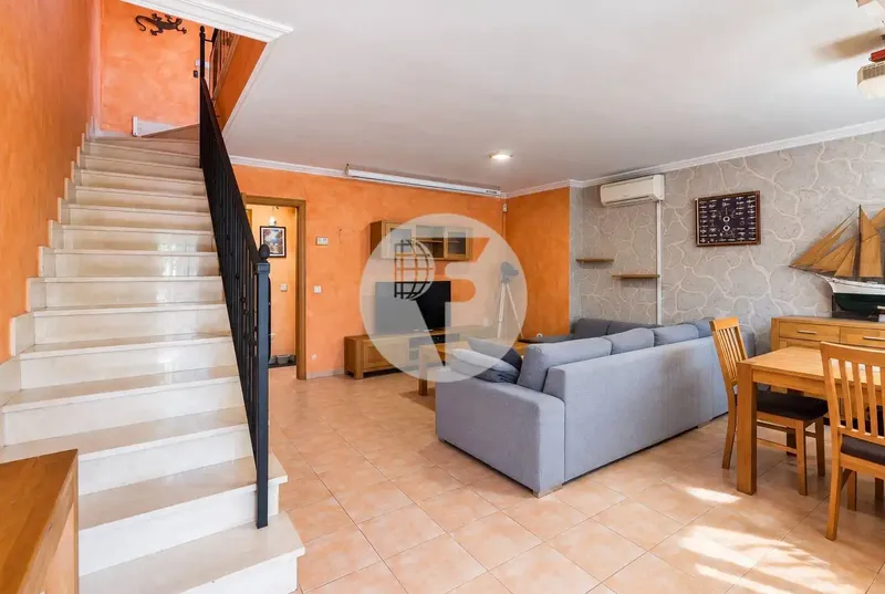 La Vileta | 4 dormitorios · 215 m² · Garaje privado de 72 m² — photo 4