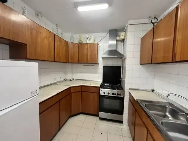 3-bedroom apartment, bathroom and laundry room. Sea views and Palma Bay. 2 elevators, video surveillance. To be updated. Great opportunity for — photo 10
