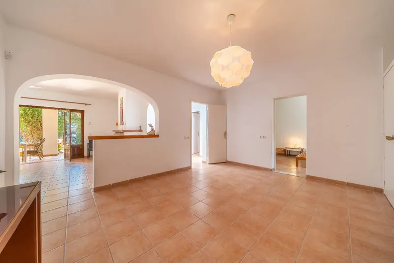 A home full of potential is this villa of approx. 150 m2 in Puerto Alcudia, near the beach and the lakes, with 4 bedrooms, 2 bathrooms, kitchen — photo 10