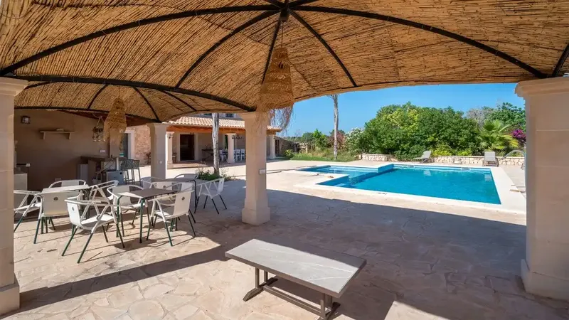 Seasonal rental or maximum one year. Charming rustic finca for rent between Santanyí and Cas Concos. This beautiful brand-new finca has been — photo 4