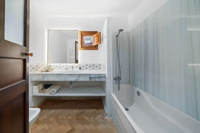 Private and quiet 182,000 m2 finca in Campanet with a 760 m2 newly built high-quality house with antique elements, such as bal — photo 12
