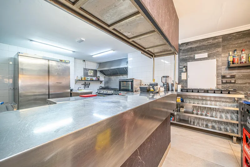 Transfer of renovated restaurant with license, extractor hood and terrace in Magaluf, Calvià — photo 12