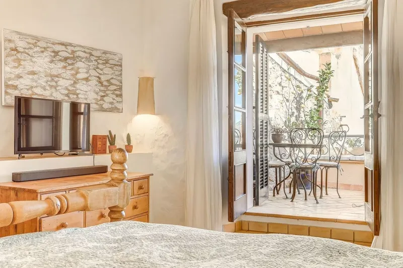 Beautiful Traditional Townhouse in the Heart of Pollensa — photo 3