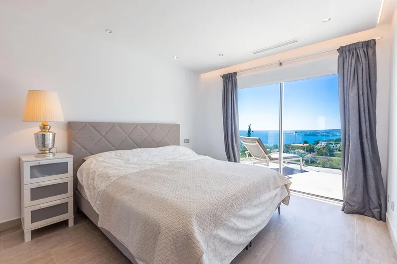 Modern villa with breathtaking views in a privileged location — photo 11