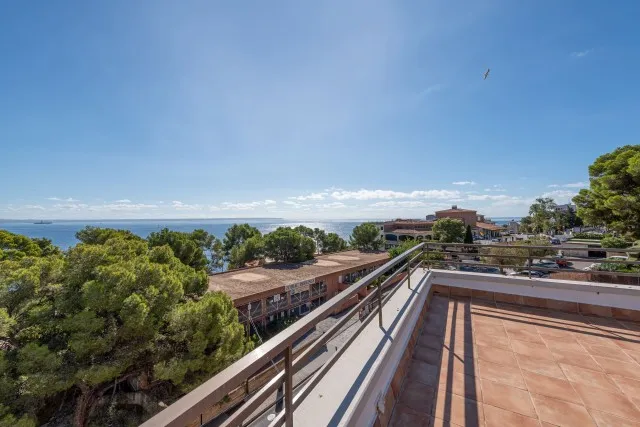 Exclusive sea view penthouse to refurbish for sale in Illetes, Southwest Mallorca — photo 1