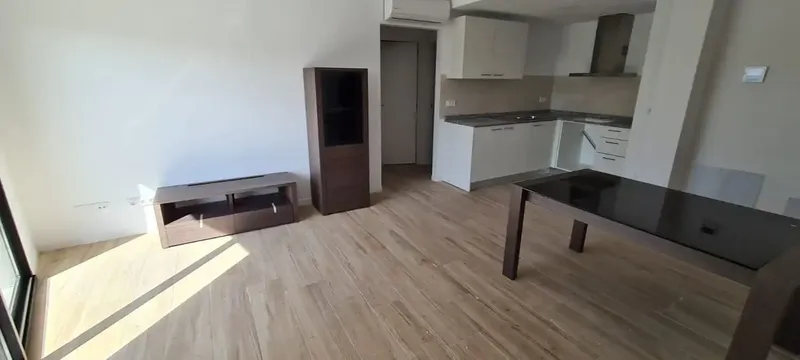 Bonito Piso en Primera Planta - Obra Reciente Reformada. — photo 5