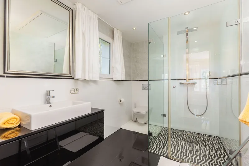 High-quality villa with character and sunny ambience — photo 12