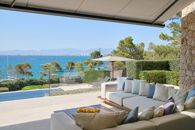 Elegant luxury villa in first sea line in Son Veri Nou — photo 4