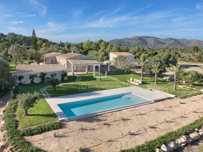 580m² country house with 60m² terrace for sale in Canyamel — photo 2