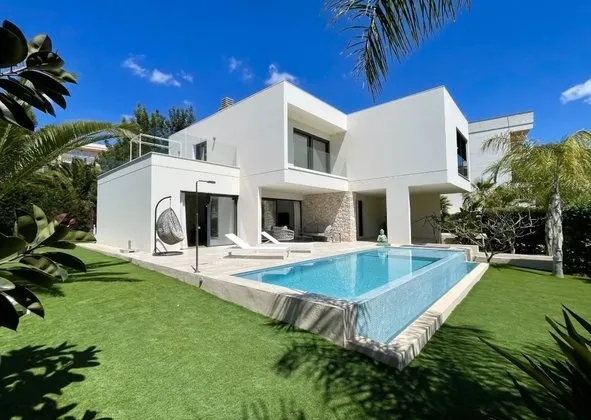 Detached house in Palmanova, Calvià — photo 1