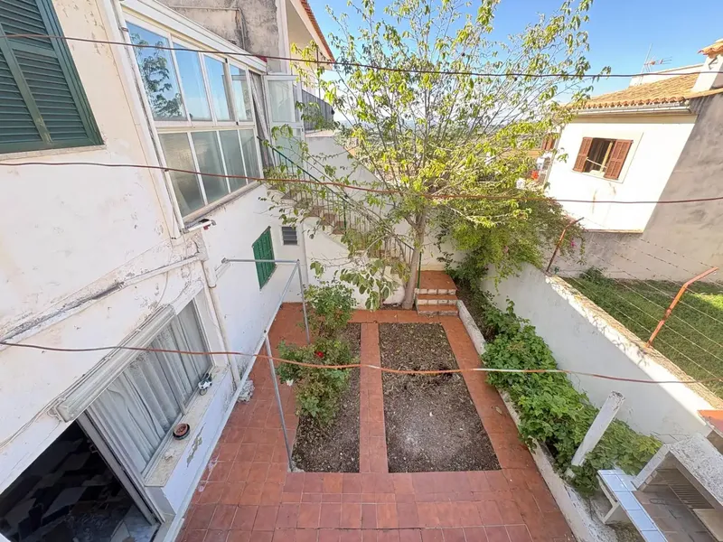 Magnificent village house in Lloseta with a built area of 246 m2 distributed over two floors and multiple possibilities of use — photo 1