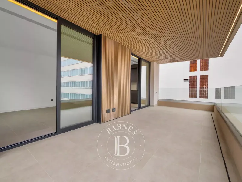 Bright and Spacious Apartment with South-Facing Terrace — photo 4