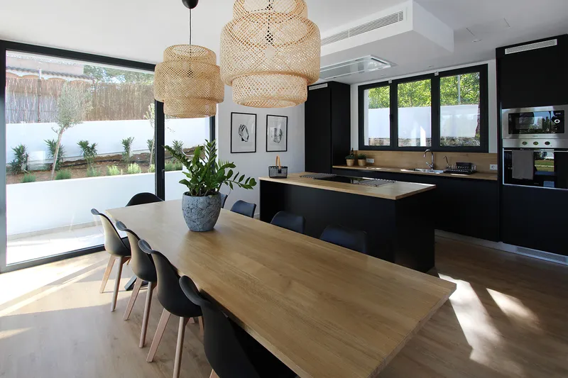 Modern 6-bedroom villa with swimming pool for rent — photo 3