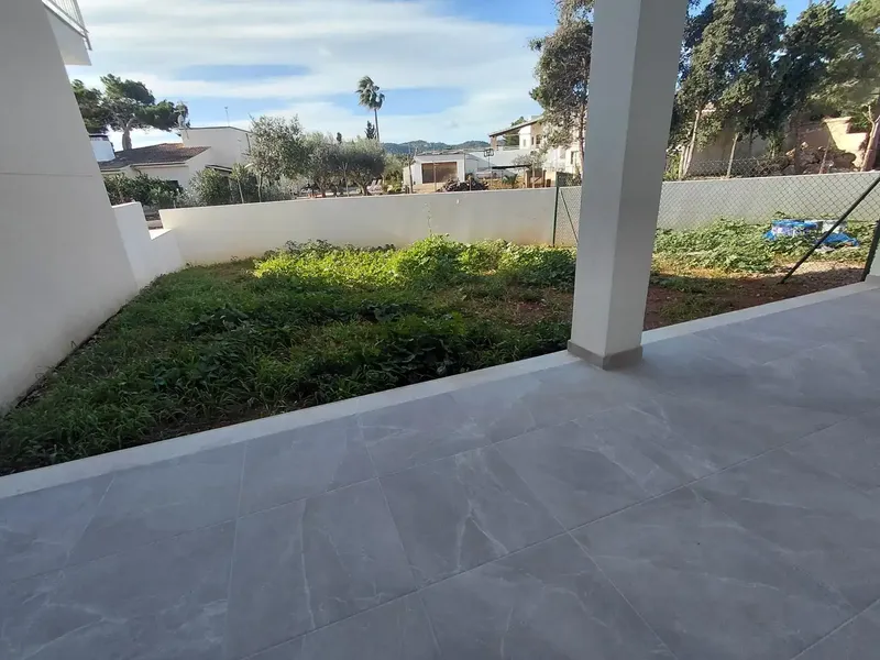 Ground floor with garden for sale on Calle Pintor Miquel Vives — photo 4